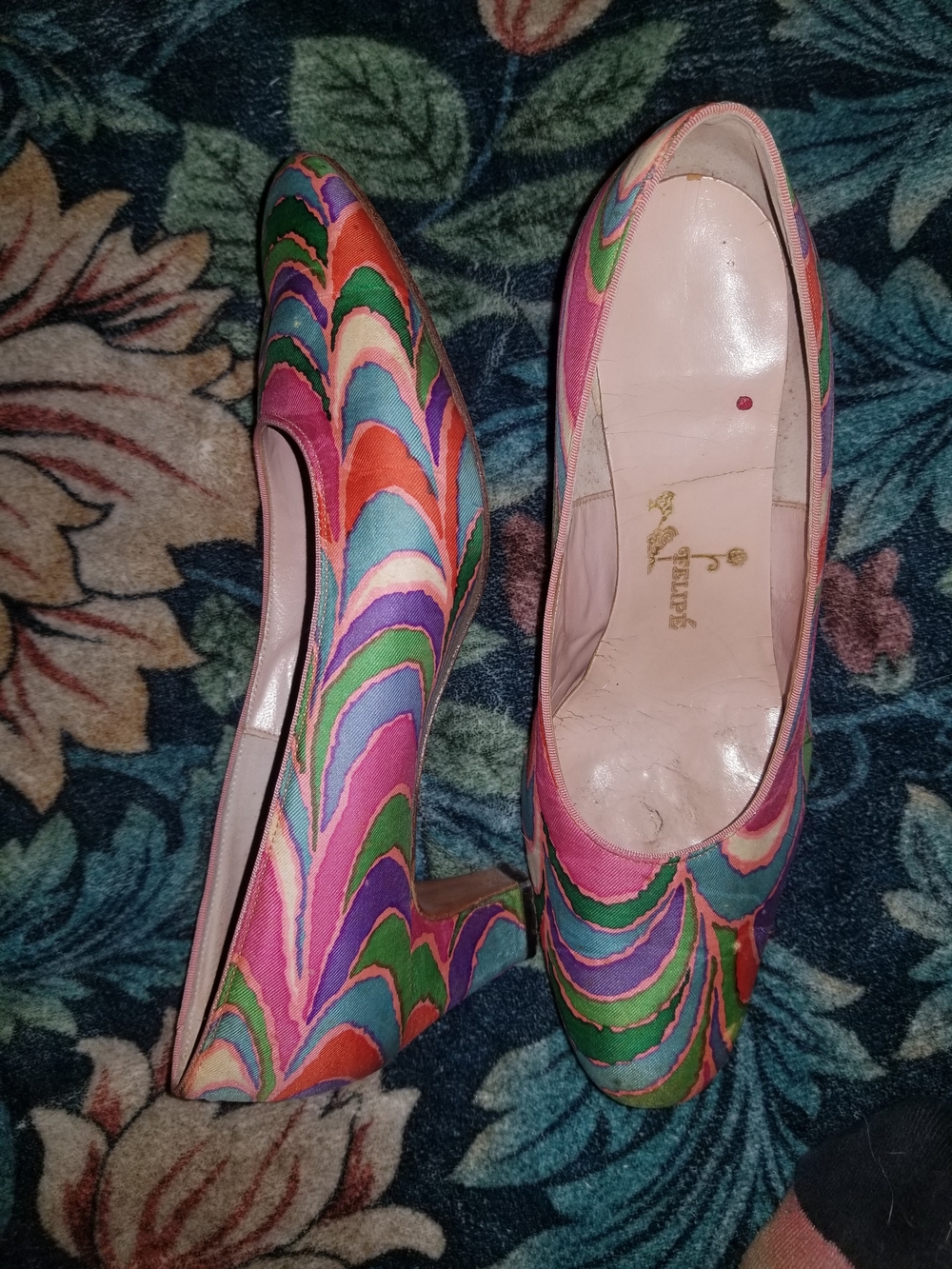 Vintage Swirl Women's Pumps